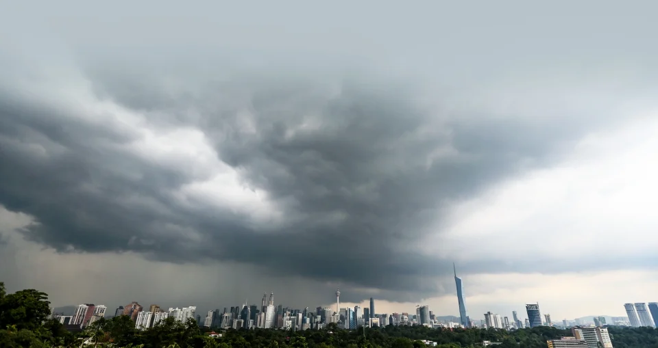 Thunderstorms, heavy rain to hit nine states until 1am