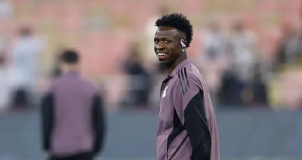 Carragher considers Vinicius not serious about joining Arsenal