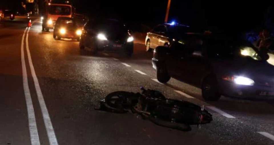 The accident occurred on the Kuala Lumpur-Kuantan road near Kampung Paya Pulai, involving three vehicles