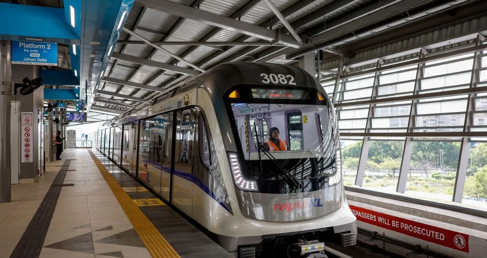 A man entered the Shah Alam LRT3 line at Jalan Meru Station this morning, disrupting service