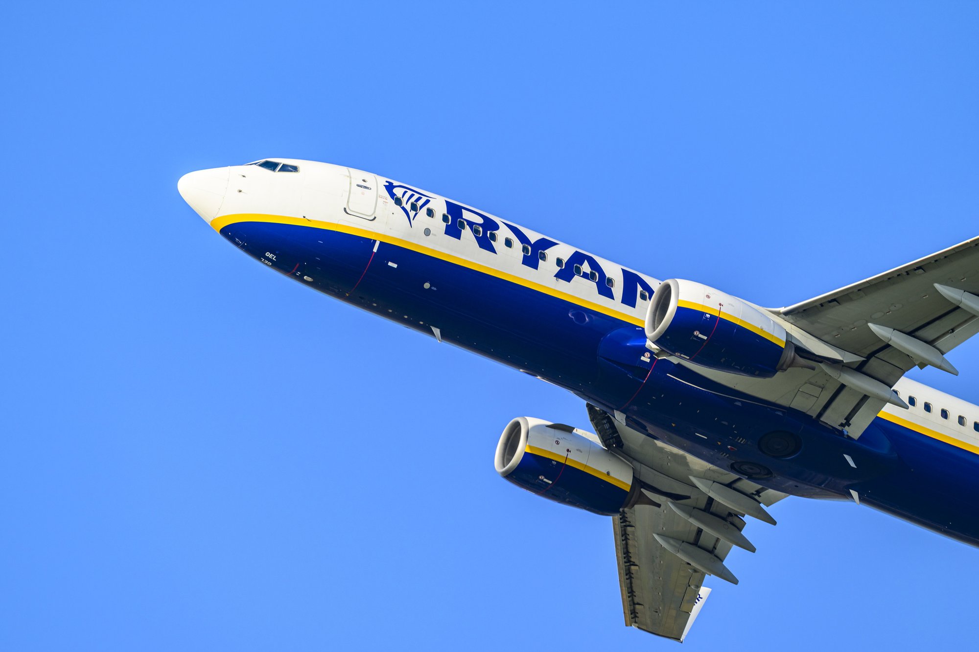 Ryanair ‘reluctantly’ changes family seating policy, allows parents to sit with children for free