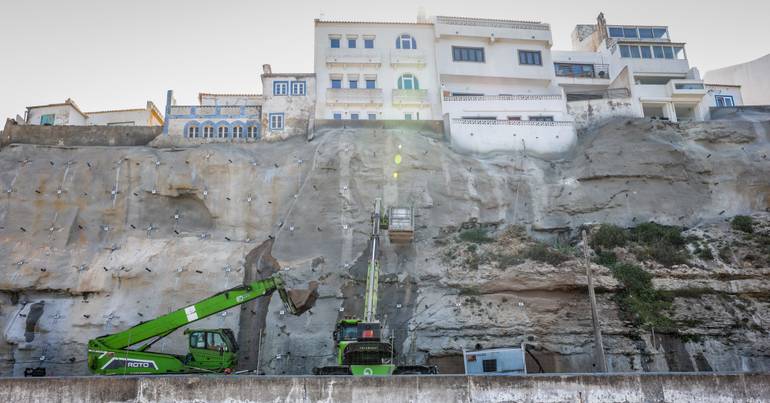 Bad weather. More urgent works on the beaches are completed