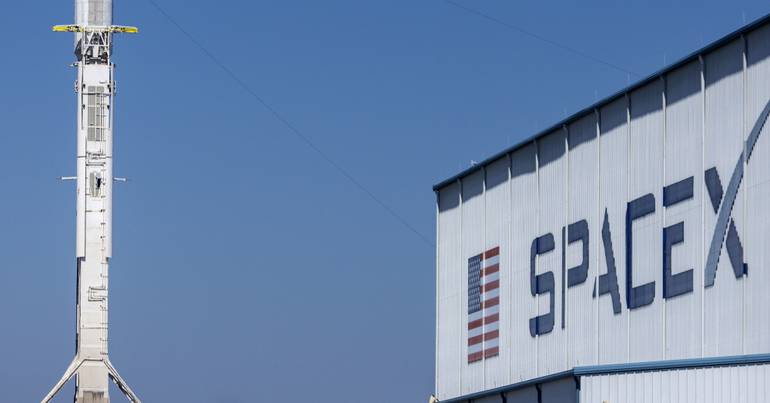 SpaceX reduced losses by 46% in the second quarter