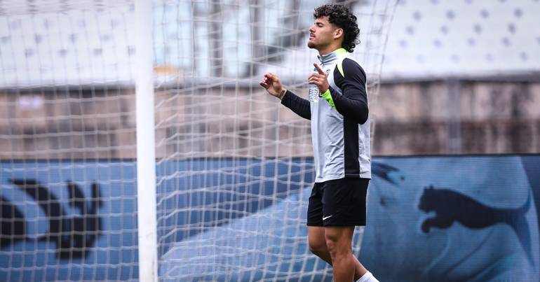 "Happiness and gratitude": Maxi Araújo renews until 2030