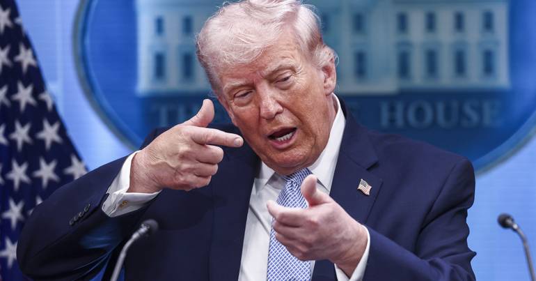 American President claims Iranian regime seeks meeting to end war, while highlights factories construction in the US