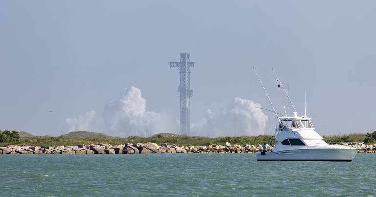 The vehicle carried about 20 satellites and remained attached to the base after the automatic launch abort