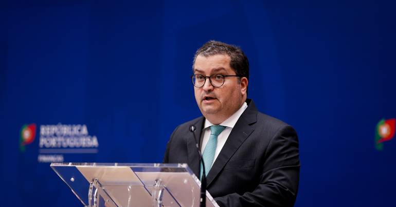 Government justifies increased public debt with deposits