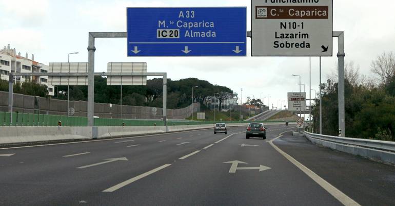 Two dead in automobile waste at A33 in Ferro Fernão