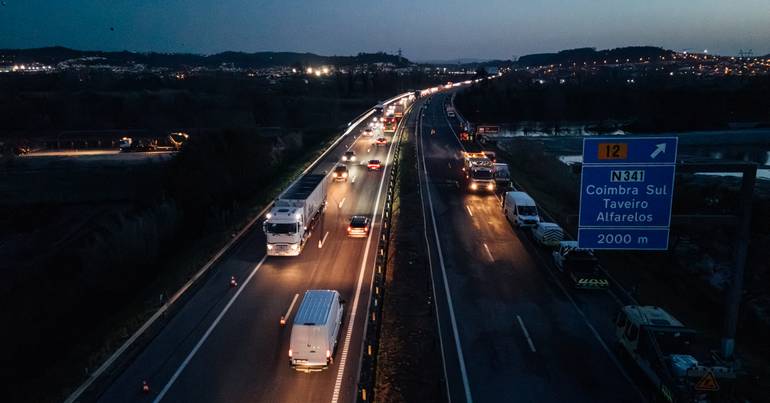 Accident occurred near A6; 43 operations of three corporations were mobilized to rescue
