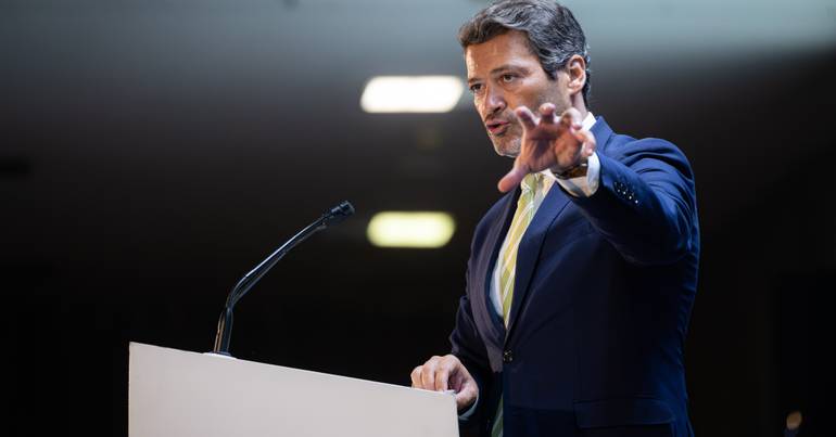 Ventura accuses PSD of wanting to do "everything like" others