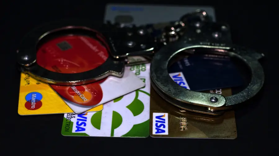 PJ holds two fraud suspects of 100,000 euros
