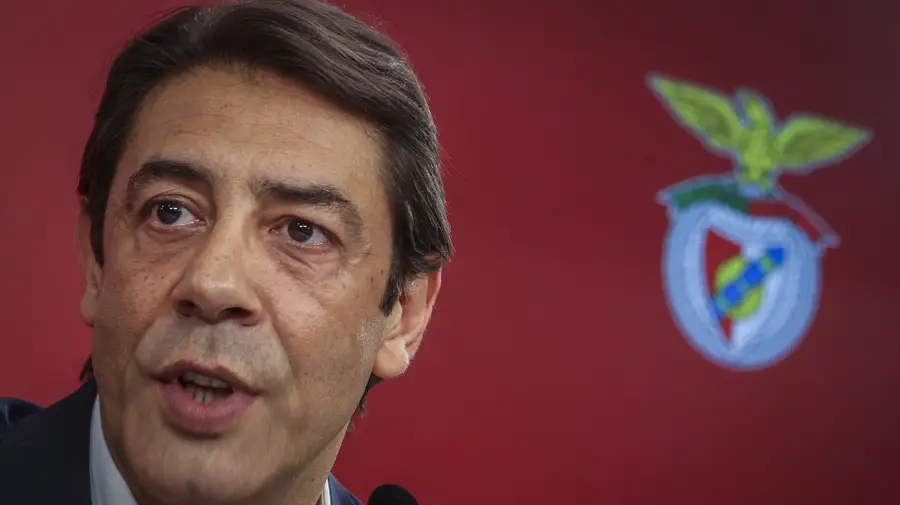 Market. "Benfica won't stay this way," says Rui Costa