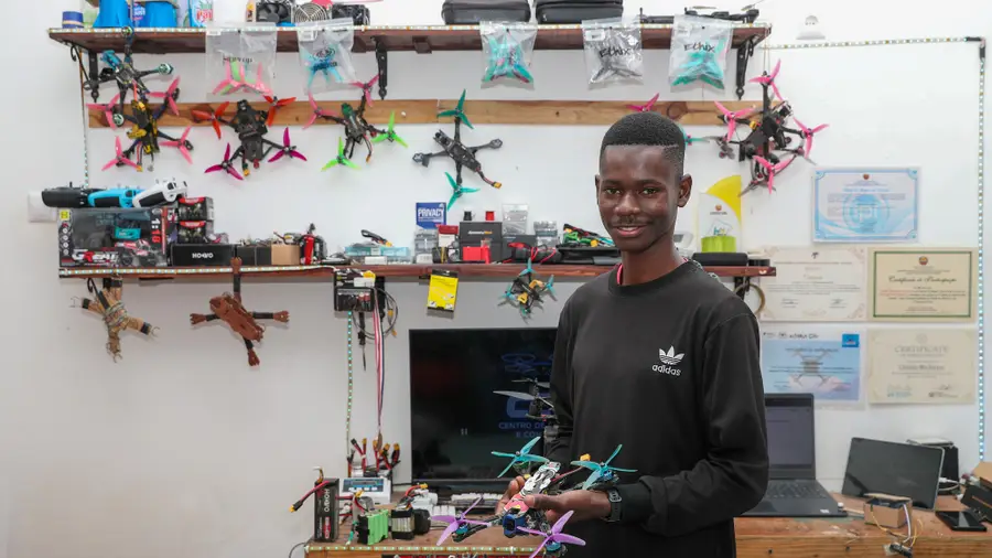 Young Mozambican prepares 'drone' to deliver medicines