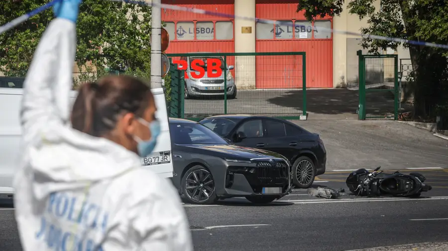 Watch theft. Suspect dies after attempted escape