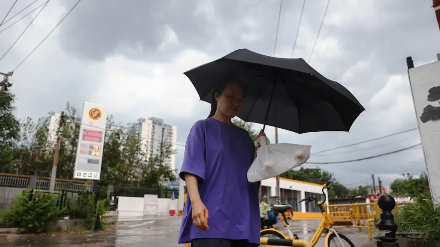 Typhoon Dolphin takes China to raise alert level