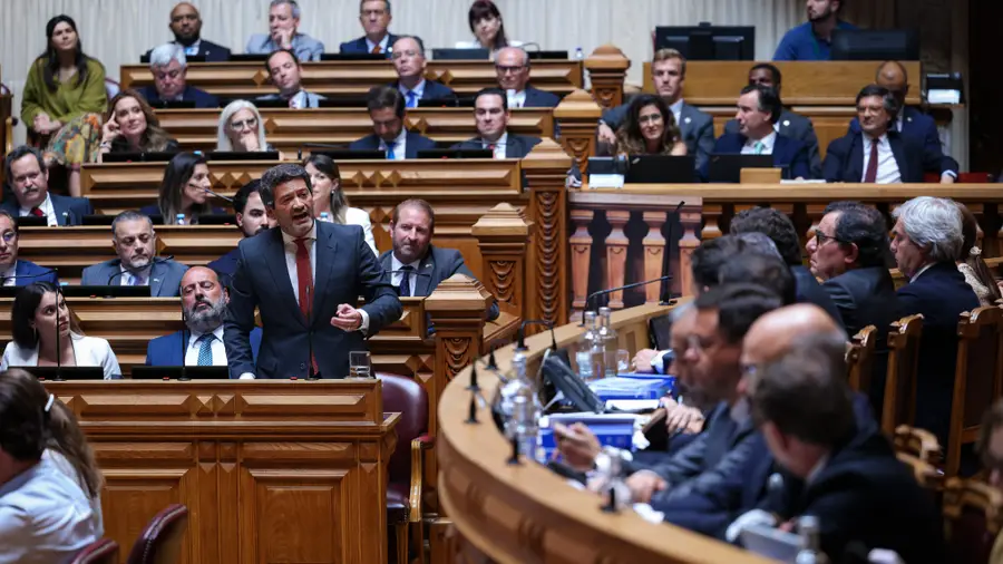 Ventura challenges government to file a motion of confidence