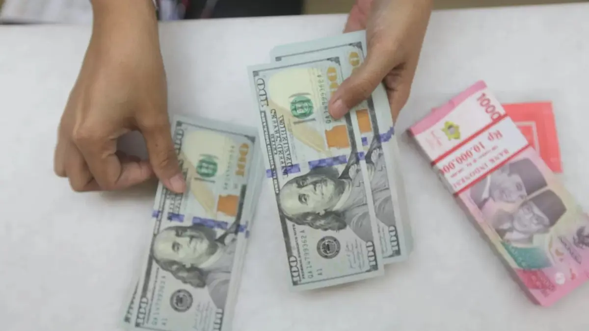 Rupiah weakened on Monday morning to Rp17,977 per US dollar