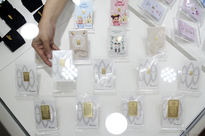 Prices of three gold brands at Pegadaian are stable on Monday.