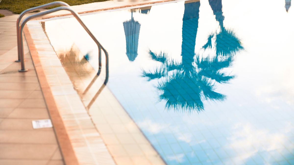 Spain: Dozens of vacationers poisoned in hotel pool incident