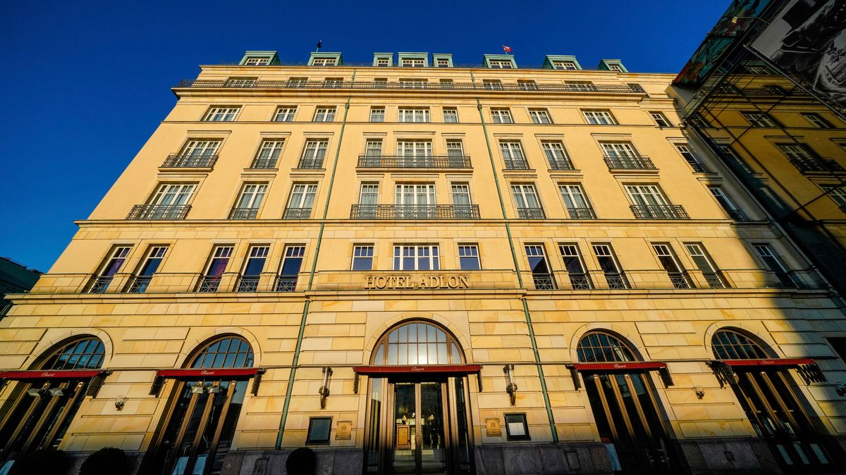 Berlin: Hotel Adlon to be sold