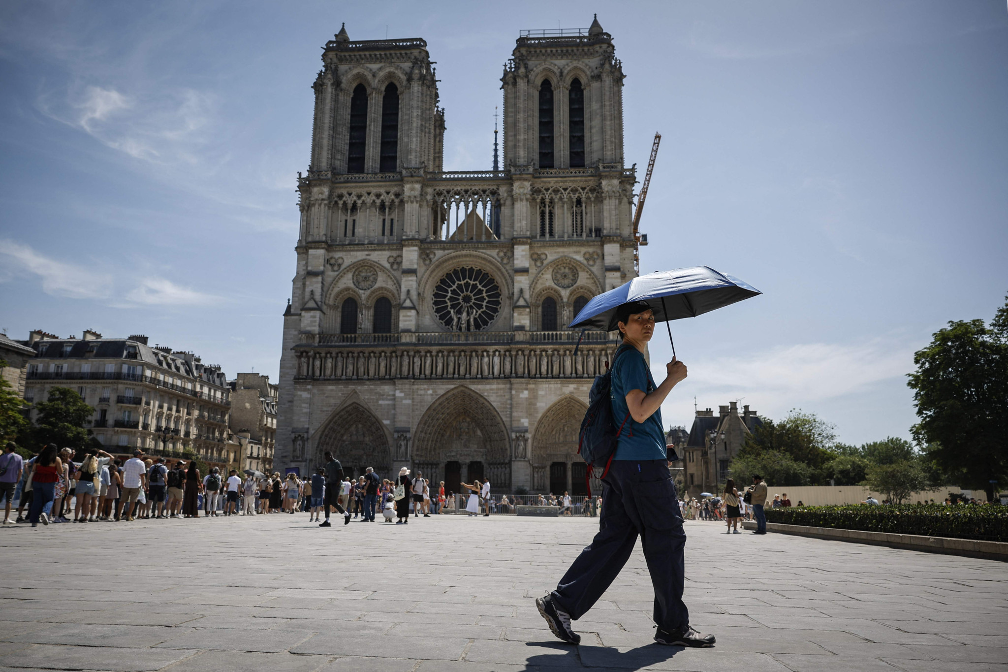 Measure by visitor record: Bishopric of Paris restricted access to Notre-Dame