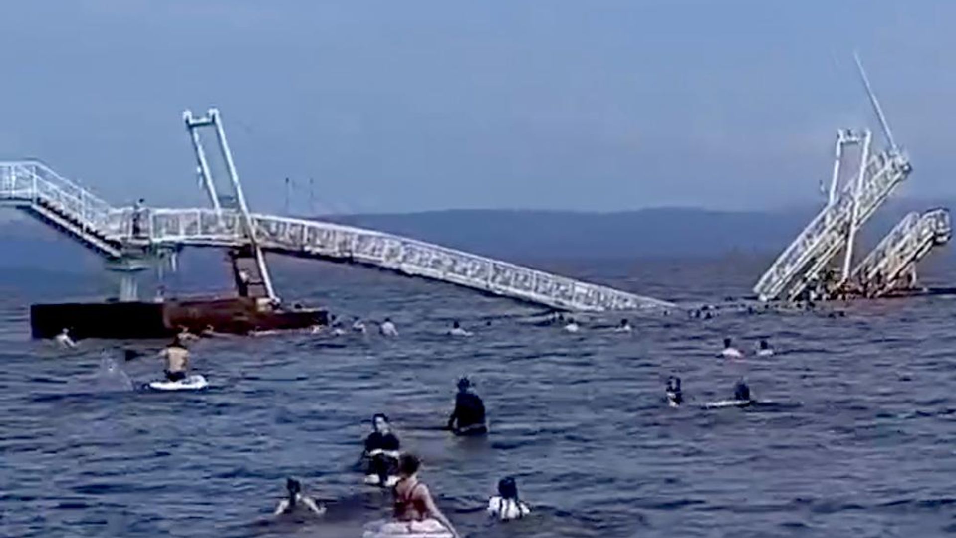 In the collapse of the pier in Primorye injured four people