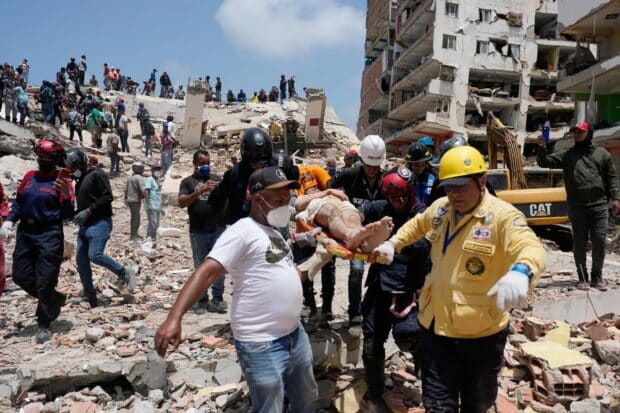 Venezuela earthquake death toll rises to 929 as 51,000 remain missing