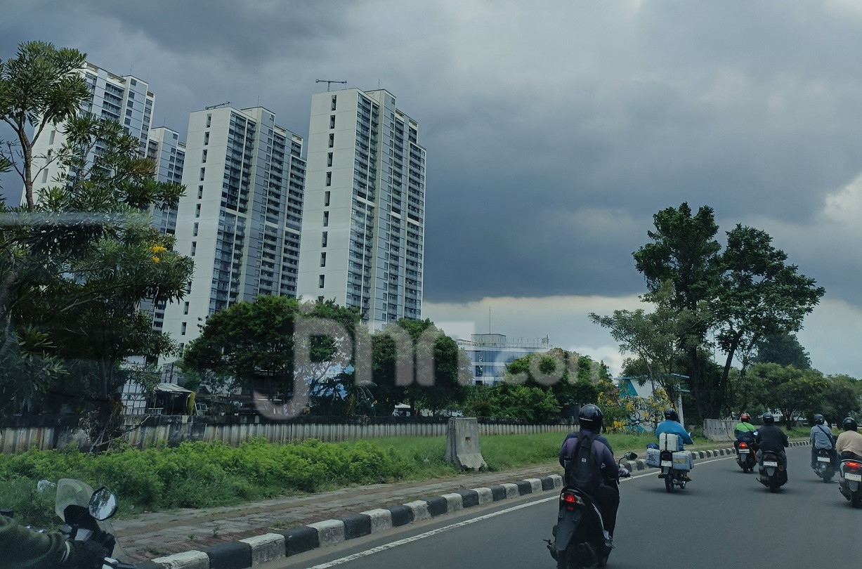 Temperatures range from 28 to 35 degrees Celsius with light rain possible in some cities