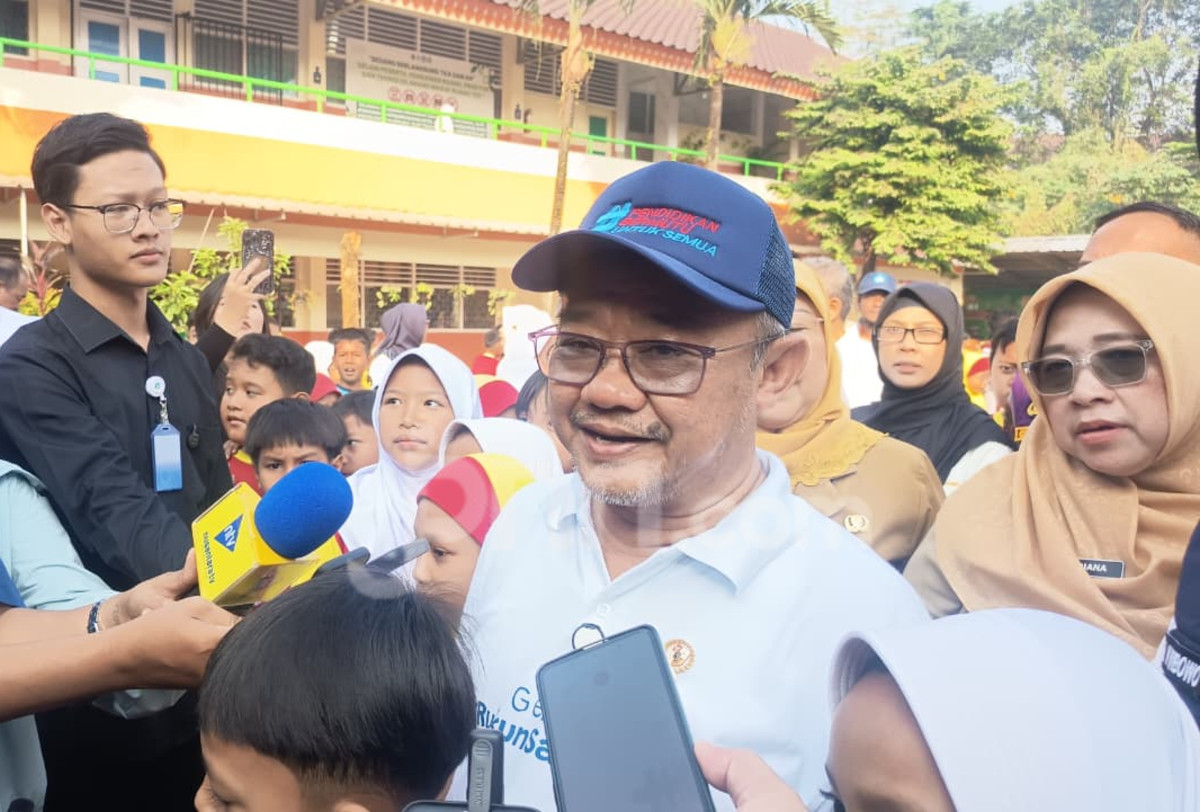 Minister of Primary and Secondary Education gives 3 messages to students of SD Srengseng Sawah 15 during MPLS
