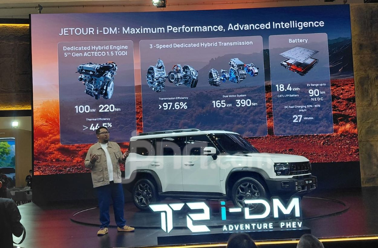 The models attracted visitors at the automotive exhibition, where Jetour also showcased its products