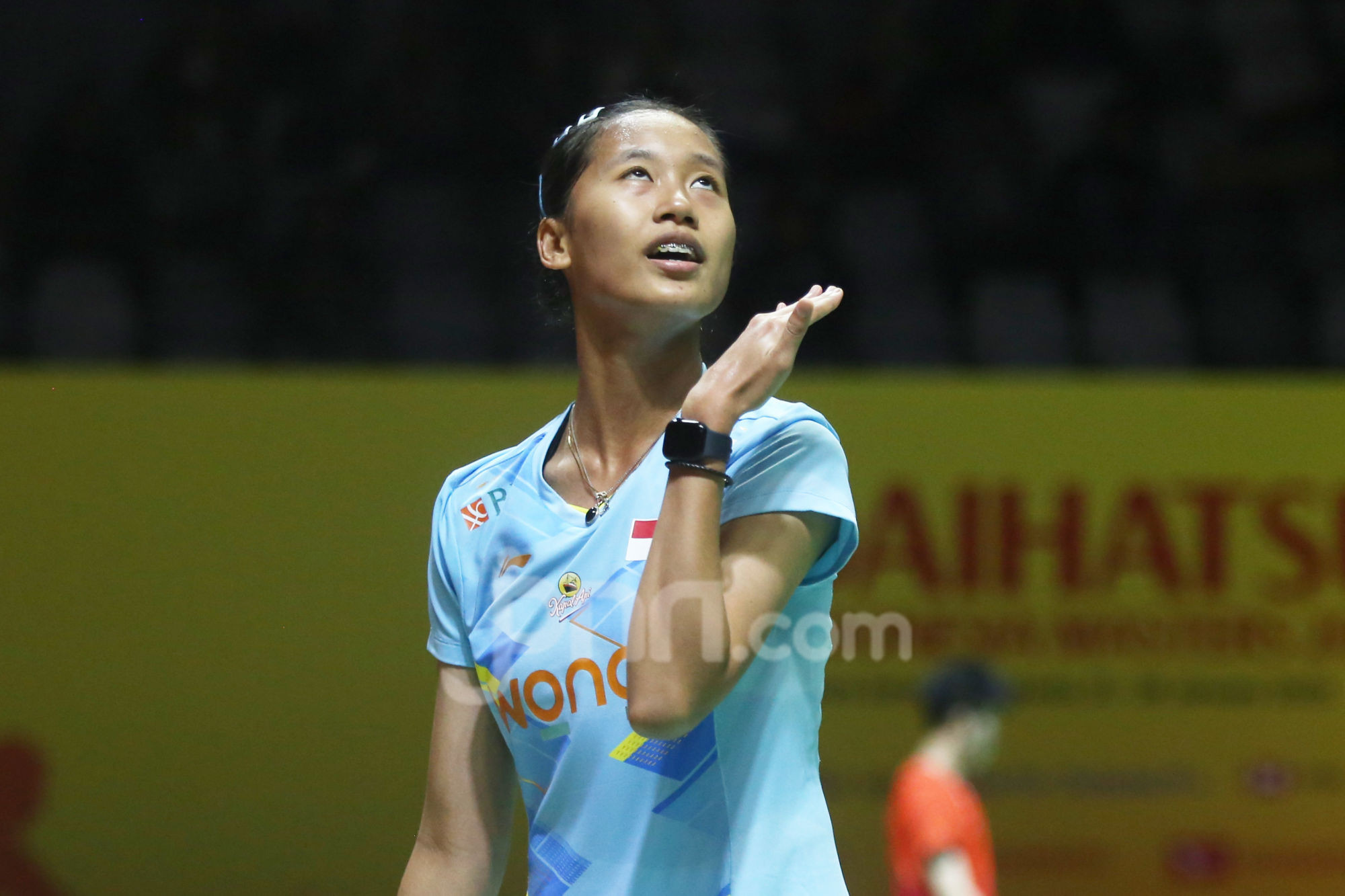 The Indonesian shuttler defeated a home representative to advance to the second round of the BWF Super 1000 tournament