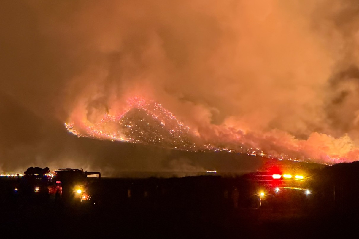 The wildfire in East Java's Bromo Tengger Semeru National Park remained uncontained Saturday night, prompting a closure for safety