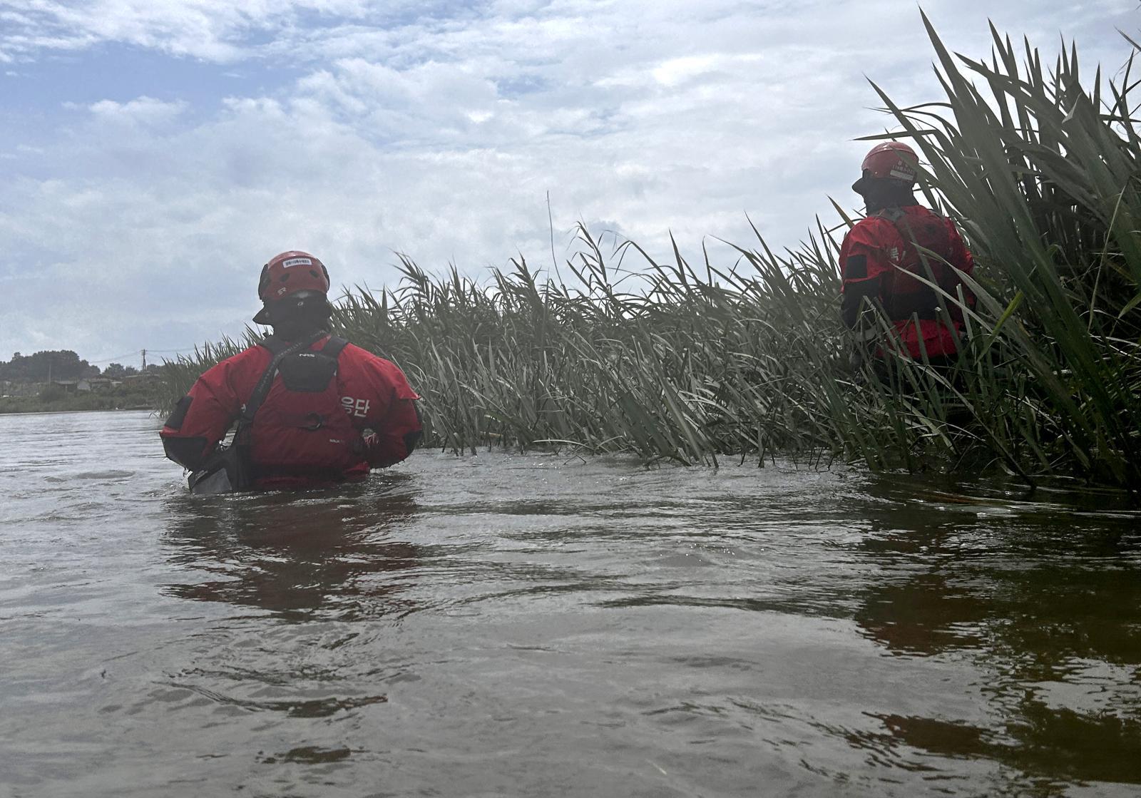 Over 440 personnel, including firefighters and police, are searching the Namwoncheon stream in Yeongju