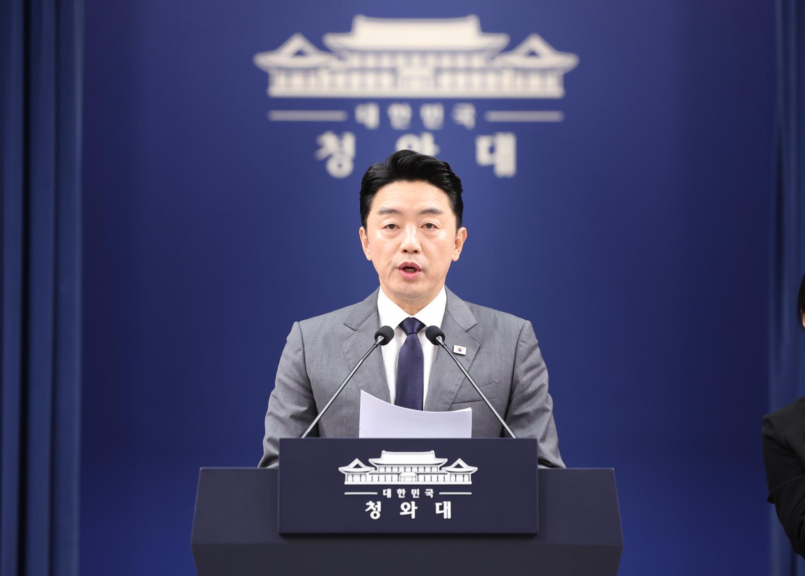 President Lee Myung-bak dispatches chief of staff Kang Hoon-sik as condolence envoy to Doha