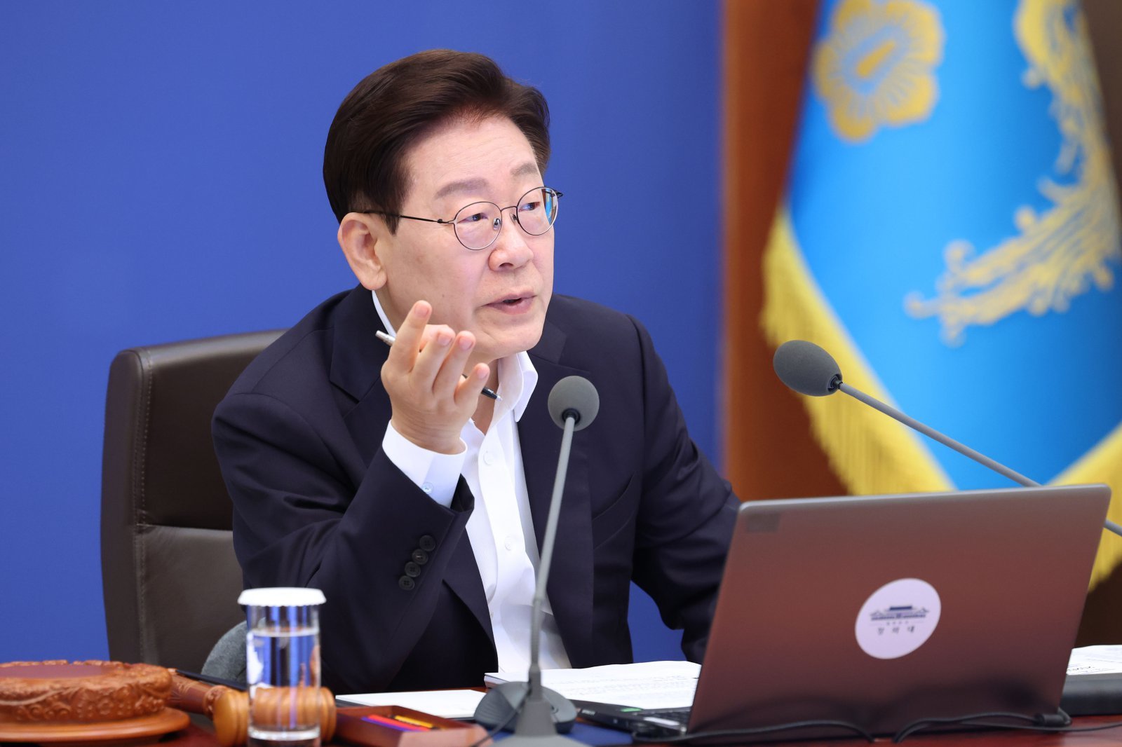 President Lee "Reporting corruption is not bad... it contributes to the country"
