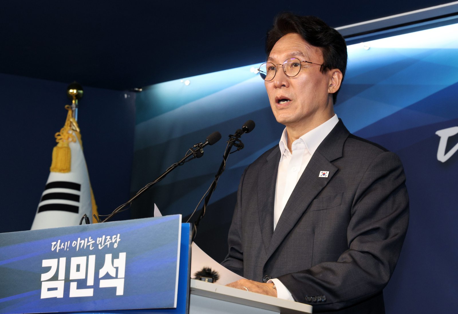 The former prime minister and party leadership candidate visited President Lee Jae-myung's hometown on July 19