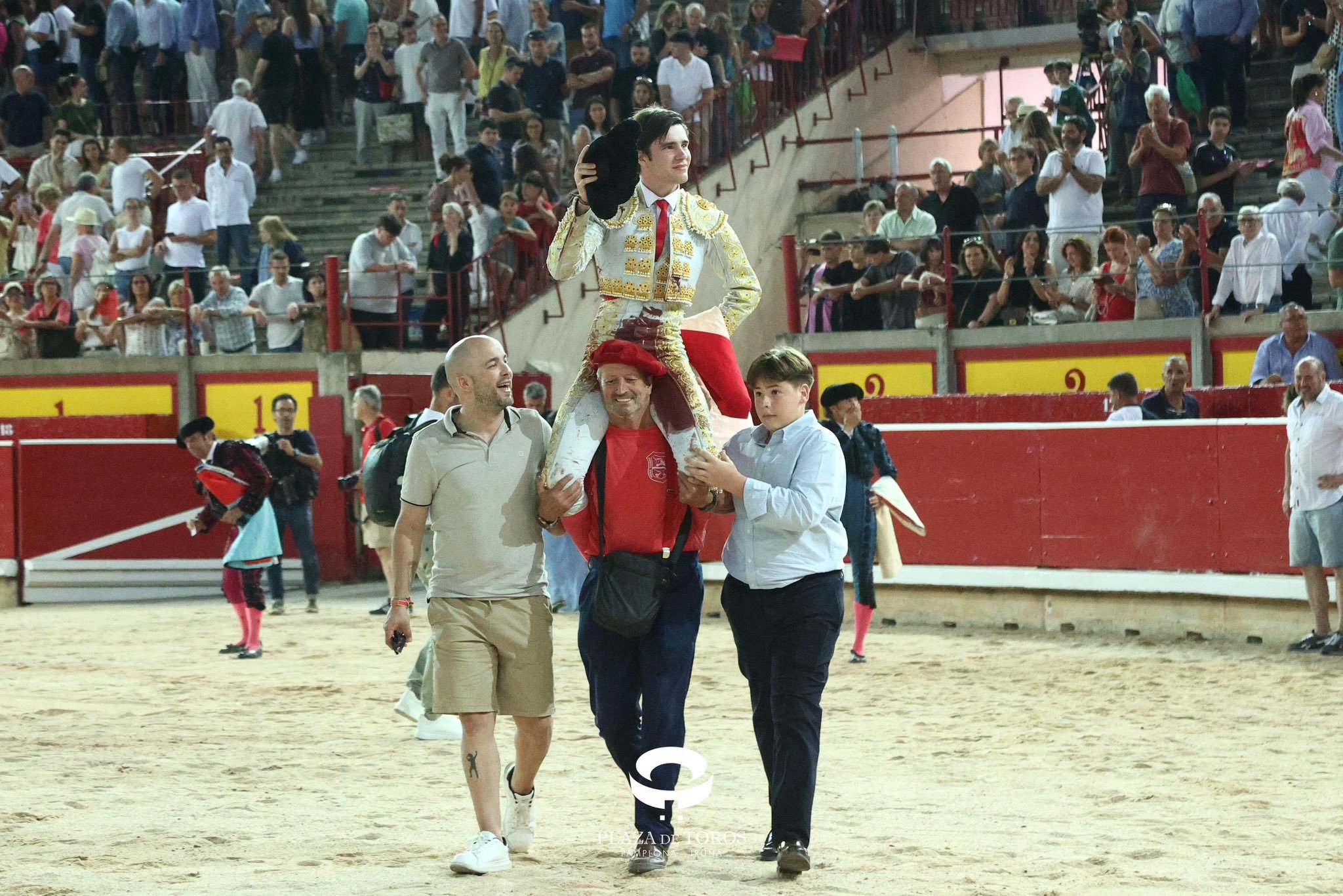 Mario Vilau impacts and triumphs in Pamplona as infallible stocker; Alvaro Serrano causes the best bull vibrations