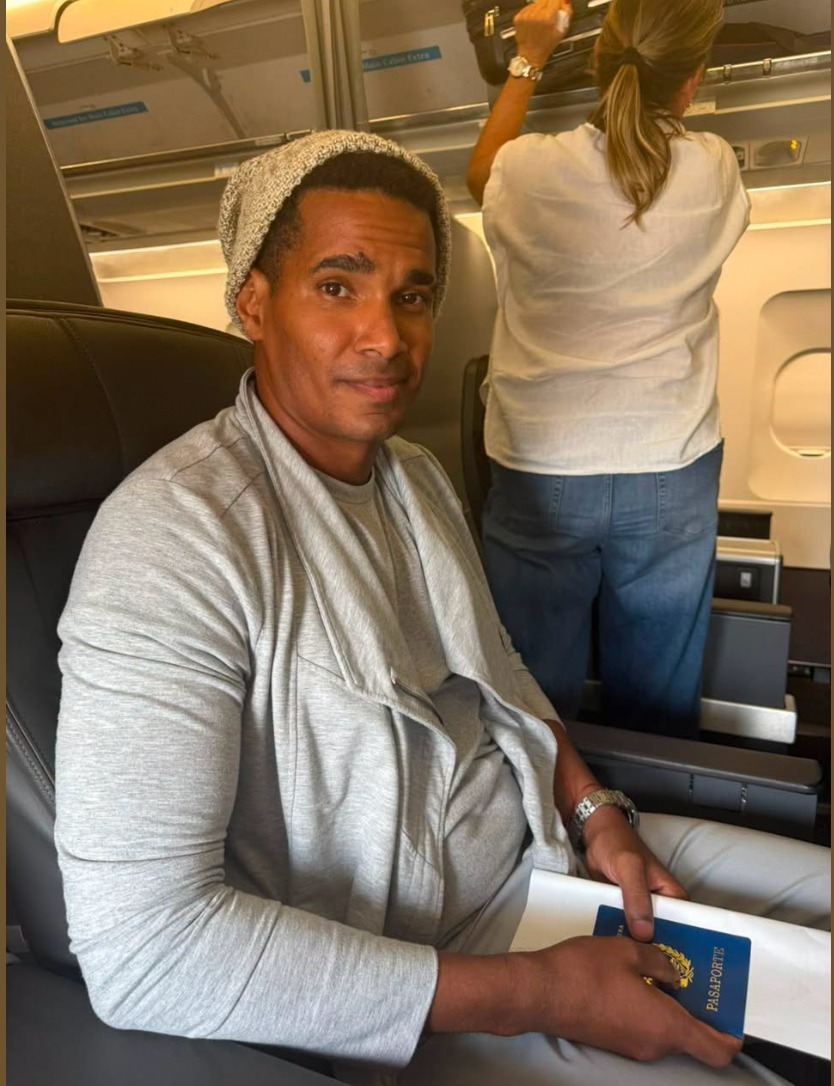 Cuban dissident artist Otero Alcántara arrives in Miami, in forced exile, after five years in unjust prison
