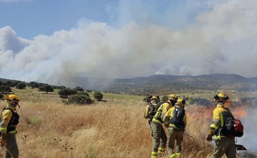 Ayuso asks to declare the national emergency for the fires in Madrid, but the Government demands it to justify it