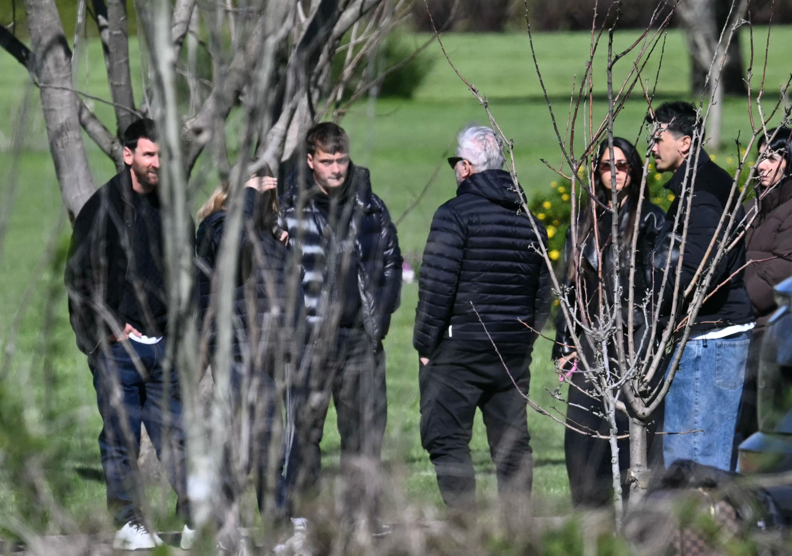 Lionel Messi fire his father Jorge in a private cemetery in Rosario