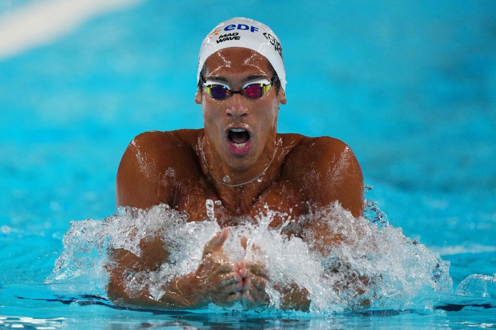 Hugo González hangs the silver in the 200 styles and Laura Cabans the bronze in the 200 butterfly