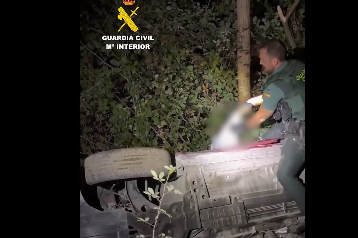 The vehicle was hanged after a storm, according to the emergency services