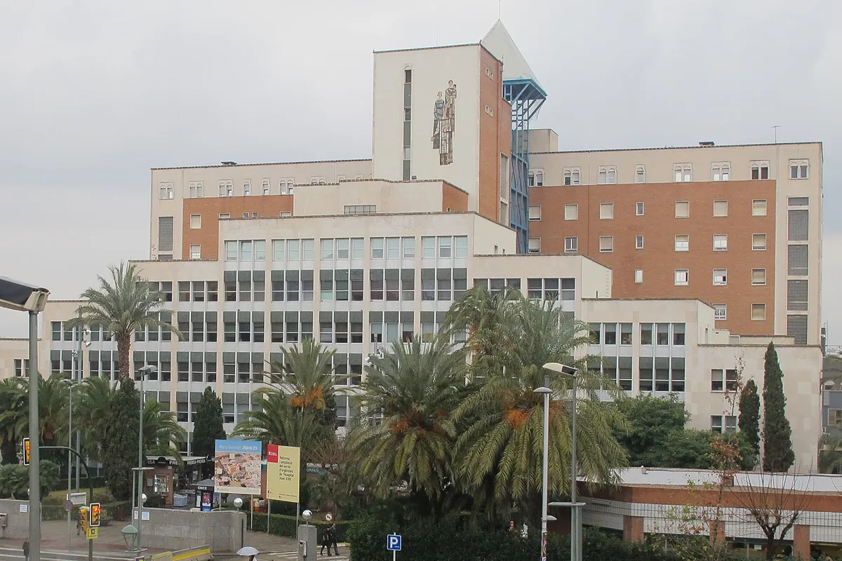 Three wounded, one in critical state, as a wall collapsed on the promenade of Roda de Berà Tarragona