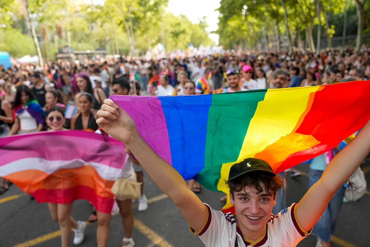 The Pride Barcelona takes to the street 140,000 people for respect and diversity