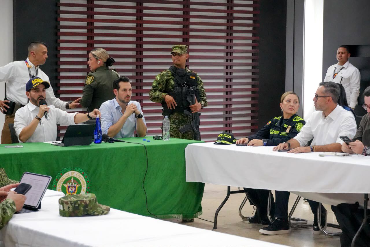 Colombian Army deploys more than 180 rescue workers to find victims among rubble