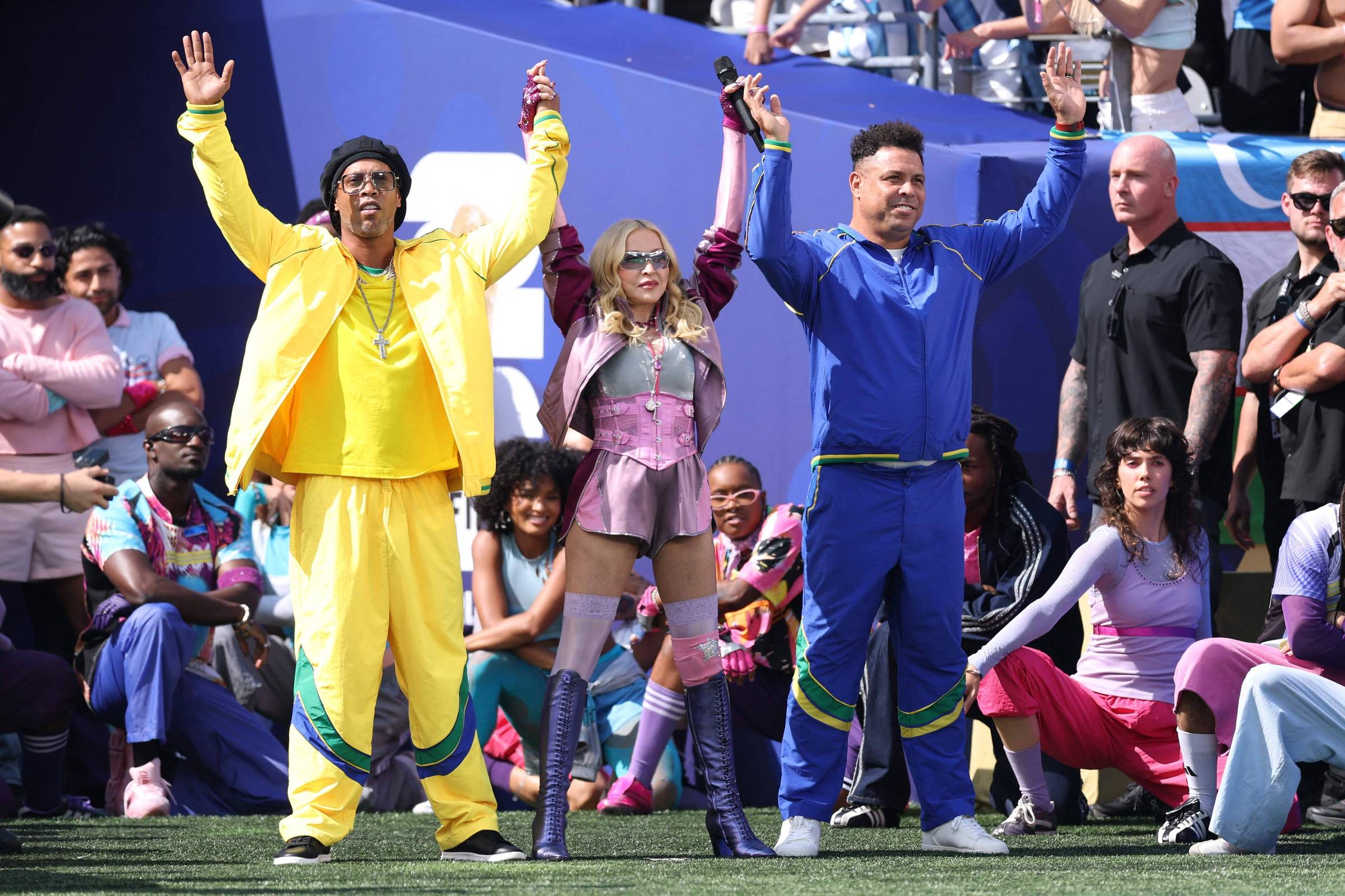 Ronaldinho and Ronaldo Phenomeno join Madonna in the Cup break