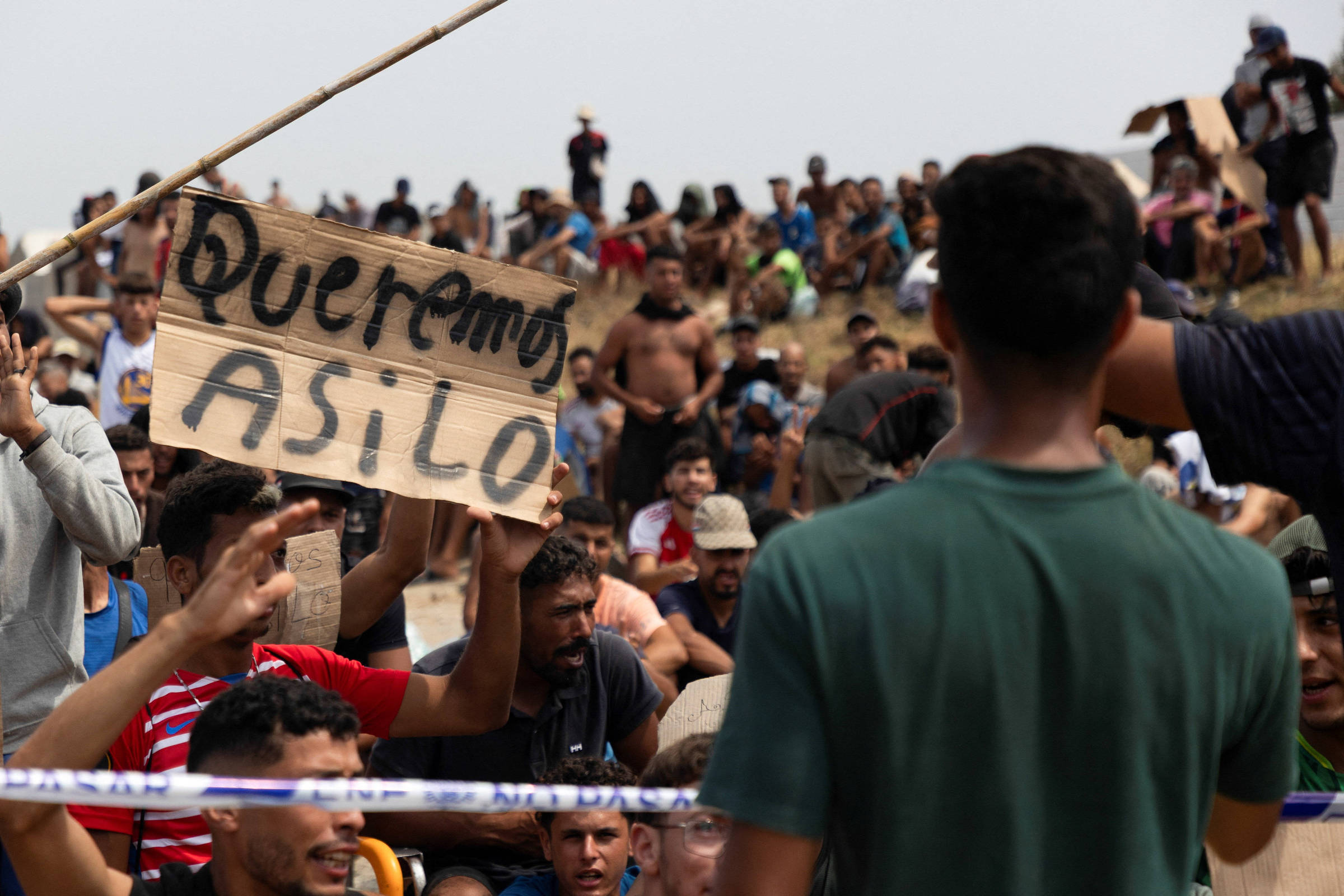 Migrants protest and claim asylum