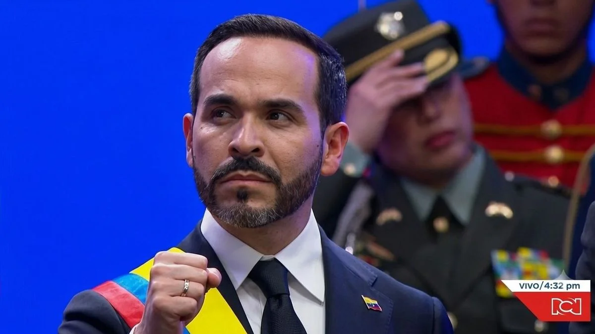 The ceremony was held after 4:24 in the afternoon with the participation of political, economic, and trade union figures from the country