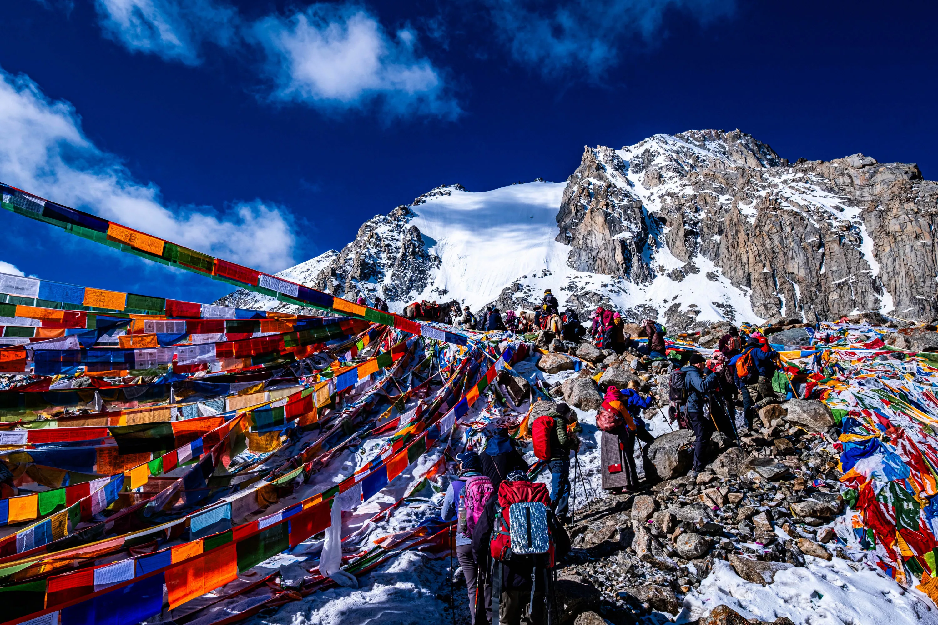 Crude devastating between Nepal and Tibet: who are the foreign tourists missing?