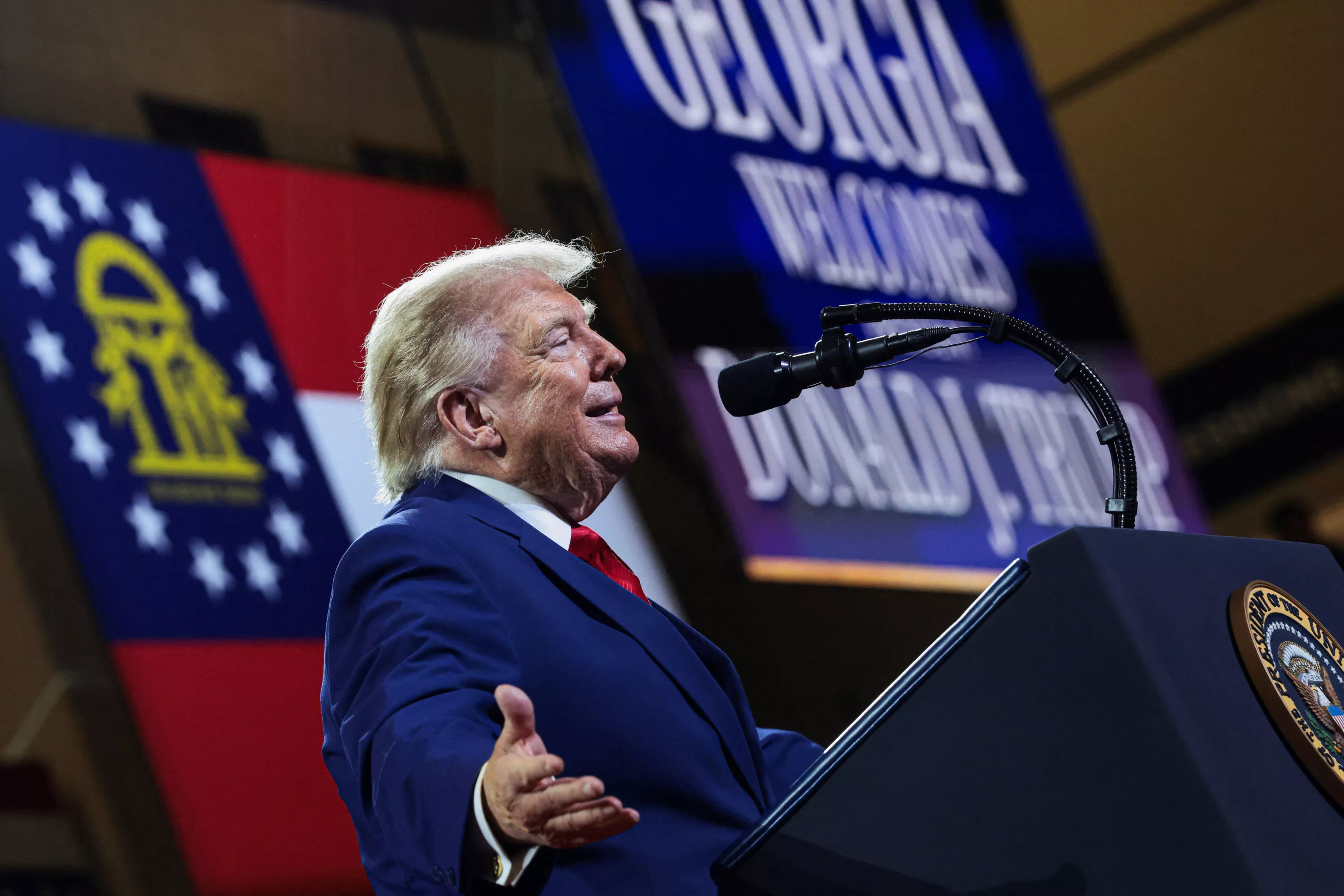 Washington launches a new tariff salve against some 60 economies, including the EU